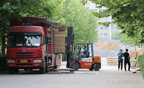 原山集團(tuán)產(chǎn)品裝車中